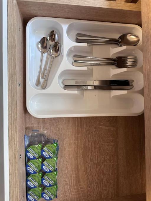 Cozy 1 Bedroom Apartment! Bukares Bagian luar foto