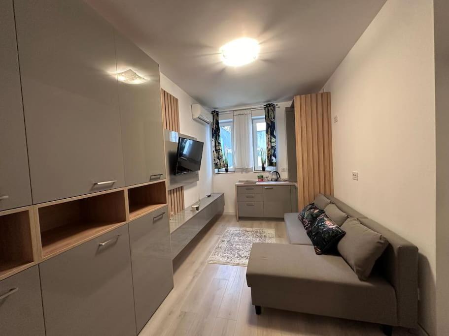 Cozy 1 Bedroom Apartment! Bukares Bagian luar foto